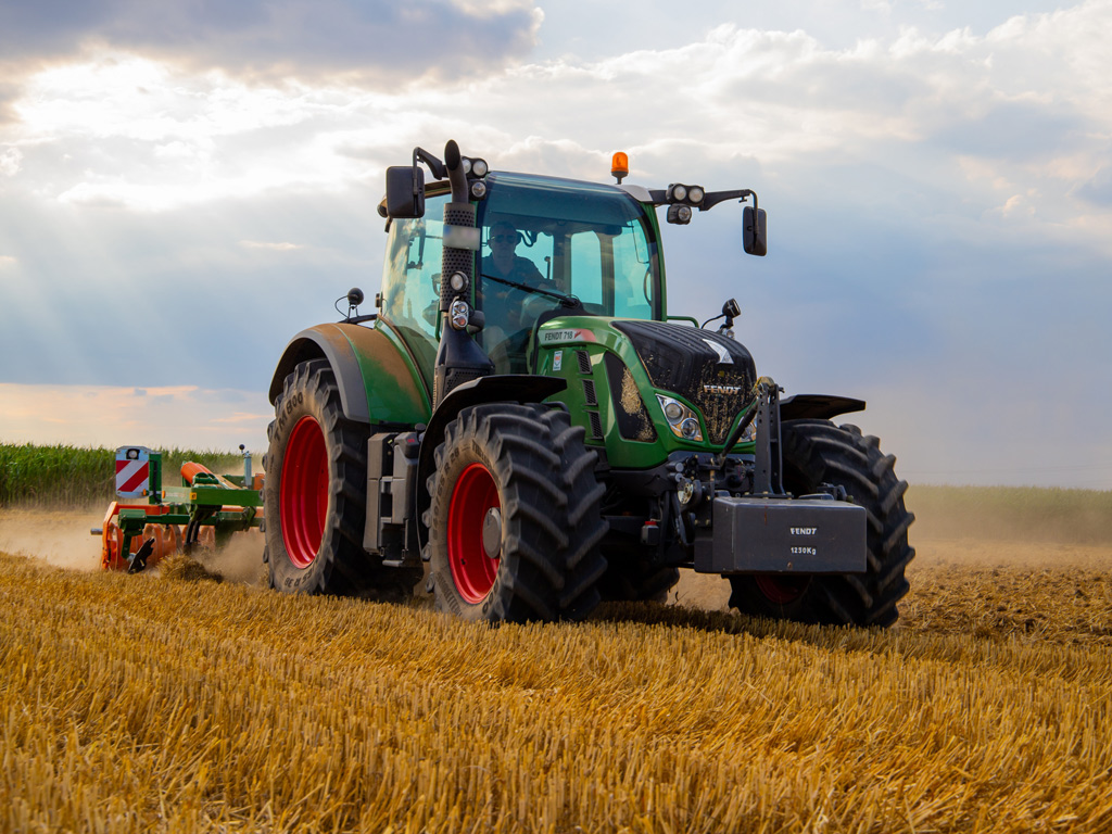 Implementos Agrícolas na colheita e plantio de Cana e Grãos